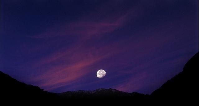 举头望山月：没有月亮的城市夜空没有诗意，没有故乡