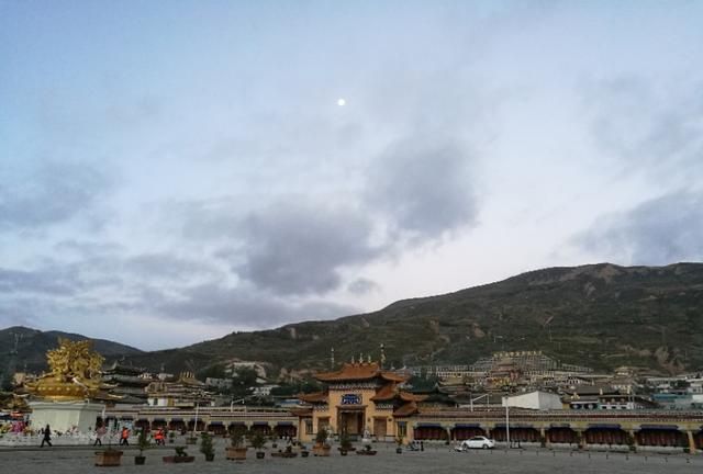 民族融合的家——金色热贡