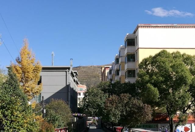 其实命运就在指间，需要我们用力紧紧抓住它