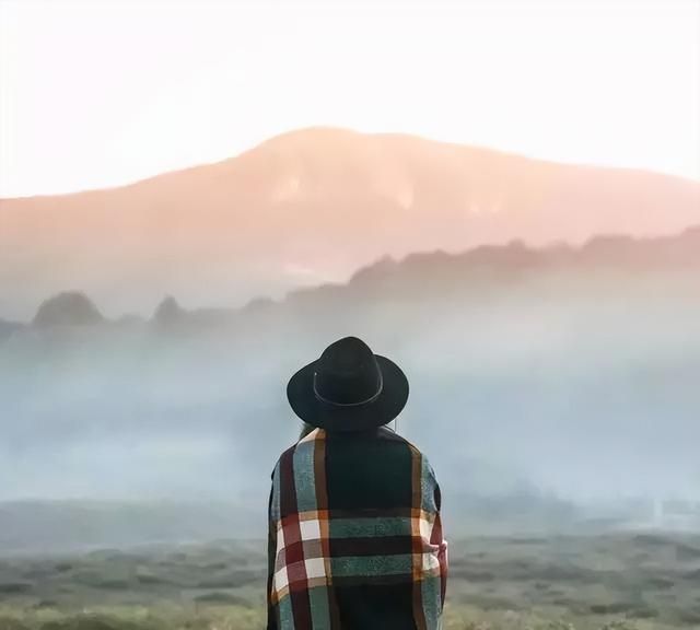 不为昨天写诗，只为今日歌唱