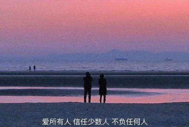 30句热搜伤感短句：总有一条能触动你的心