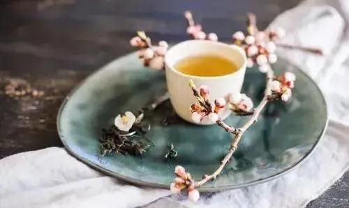 夜已深，守着唯美的曾经，诉说今夜的清欢