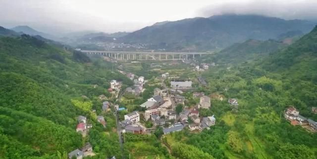 散文：我是云儿，你是霞，春风伴我入你家